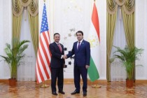 رئيس المجلس الوطني التابع للمجلس العالي لجمهورية طاجيكستان يلتقي مع السفير فوق العادة والمفوض للولايات المتحدة الأمريكية لدى طاجيكستان مانويل ميكالر
