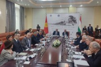 مؤتمر مخصص للذكرى الخامسة والتسعين للكاتب القيرغيزي الشهير جنكيز أيتماتوف في دوشنبه