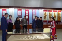 ممثلو سلطات الطيران المدني الصينية يعرفون على المتحف الوطني لطاجيكستان