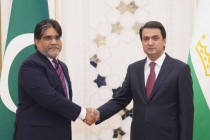 رئيس المجلس الوطني رستم إمام علي يجتمع مع سفير باكستان لدى طاجيكستان محمد سيد سرور