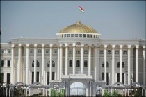 رئيس جمهورية طاجيكستان إمام علي رحمان يوقع على عدة قوانين