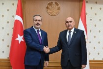 رئيس مجلس النواب الطاجيكي محمد طائر ذاكر زاده يلتقي مع وزير الخارجية التركي هاكان فيدان