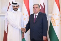 زعيم الامة الأمة إمام علي رحمان يلتقي مع المدير التنفيذي لصندوق قطر للتنمية خليفة بن جاسم الكواري