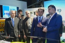 رئيس المجلس الوطني التابع للمجلس العالي لجمهورية طاجيكستان رئيس مدينة دوشنبه رستم إمام علي يتعرف على بيت الابتكارات التكنولوجية في إيران