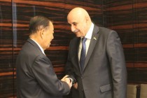 مناقشة قضايا التعاون البرلماني بين طاجيكستان وتايلاند في باكو