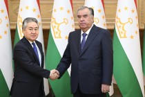 رئيس جمهورية طاجيكستان إمام على رحمان يستقبل وزير خارجية جمهورية  قيرغيزستان جينبيك كولوباييف