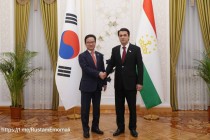 رئيس المجلس الوطني التابع للمجلس العالي لجمهورية طاجيكستان رستم إمام علي يستقبل السفير فوق العادة والمفوض لجمهورية كوريا