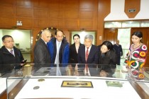 تعرف ممثلو الحزب الشيوعي الصيني على تاريخ الطاجيك وحضارتهم القديمة في المتحف الوطني لطاجيكستان