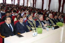 يشارك خبراء ألمان في احتفالية عيد النوروز التي أقامتها الجامعة الدولية للسياحة وريادة الأعمال في طاجيكستان
