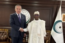 طاجيكستان ومنظمة التعاون الإسلامي يبحثان الوضع الراهن وآفاق التعاون