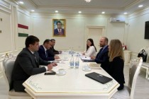 بحث قضايا توسيع التعاون بين طاجيكستان والمؤسسة المالية الدولية