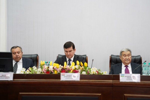 Dar-Dushanbe-bo-ishtiroki-olimonu-ziyoiyoni-To-ikiston-va-Uzbekiston-konferensiyai-bajnalmilal-barguzor-shud-1