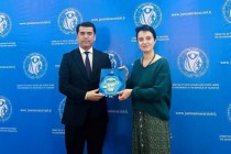 طاجيكستان وفرنسا تعززان التعاون في مجال العمل مع الشباب والرياضة