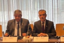ممثلان من برلمان طاجيكستان يشاركان  في مؤتمر حماية القيم الديمقراطية في بروكسل