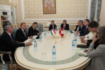 مناقشة مسألة تعزيز التعاون بين طاجيكستان والبنك الوطني السويسري