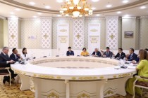 مناقشة التعاون بين البنوك بين طاجيكستان وأمريكا في دوشنبه