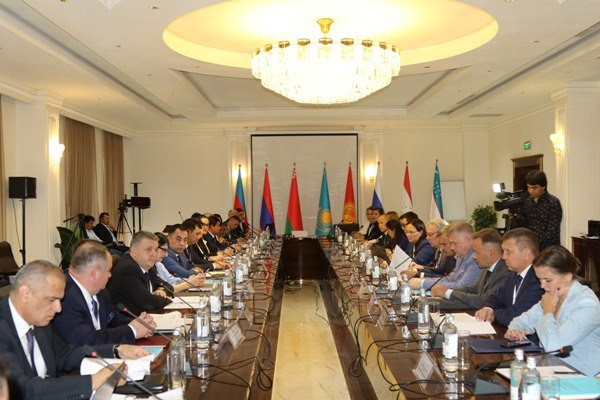 Dar-Dushanbe-alasai-35-umi-SHuroi-bajnidavlatii-obu-avoshinosii-Itti-odi-Davlat-oi-Musta-il-doir-shud