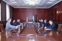 مناقشة توسيع العلاقات متعددة الأوجه بين طاجيكستان وأمريكا في دوشنبه