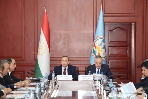Nishasti_kor-_bo_ro-baroni_namoyandagi-oi_diplomatii_kishvar_dar_hori-a-2