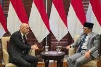 مناقشة التعاون الثنائي والمتعدد الأطراف بين طاجيكستان وإندونيسيا