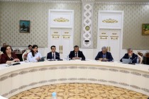 مناقشة برنامج أداة تنسيق السياسات في البنك الوطني الطاجيكي مع وفد صندوق النقد الدولي