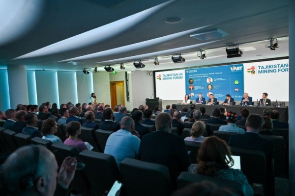 Dar-London-Forumi-sanoati-madani-To-ikiston-Podsho-ii-Mutta-ida-barguzor-gardid-1