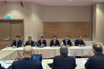 وزير التنمية الاقتصادية والتجارة الطاجيكي يلتقي رئيس المؤسسة الإسلامية الدولية لتمويل التجارة في الجزائر
