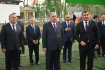 رئيس الجمهورية، إمام علي رحمان يزور مزرعة نموذجية في قرية باشور
