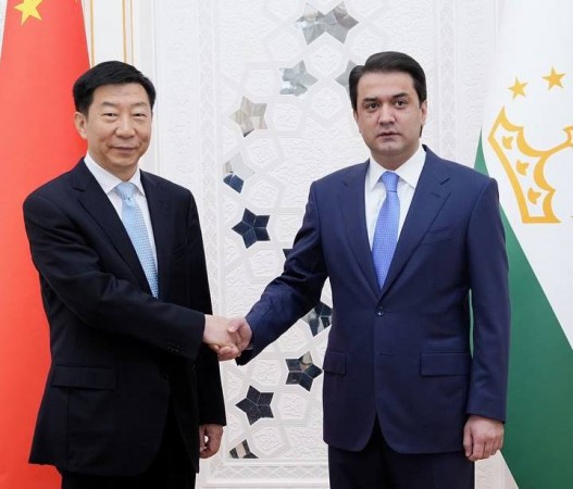 Rustami-Emomali-va-CHao-Gan-1