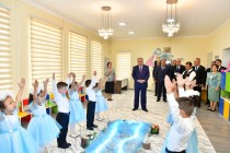 الرئيس الطاجيكى يصل إلى مدينة بنجكنت ويبدأ زيارته من قرية لائق شير علي