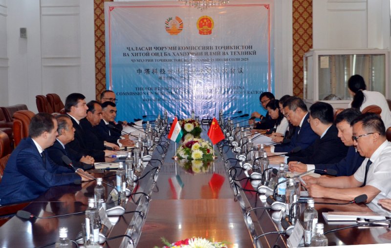 Dar_Dushanbe_-alasai_chorumi_Komissiyai_To-ikiston_va_CHin_oid_ba_-amkorii-2