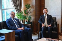 السفير الطاجيكي لدى تركيا يلتقي وزير الصناعة التركي لتعزيز التعاون الاقتصادي بين البلدين