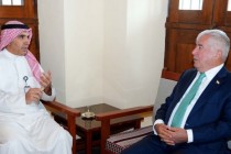 السفير الطاجيكي يلتقي رئيس معهد الدبلوماسية الكويتي لبحث التعاون في مجال التعليم والتدريب