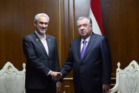 الرئيس الطاجيكي يلتقي وزير الاقتصاد والإيرادات الإيراني على هامش منتدى “دوشنبه إنفست – 2025”
