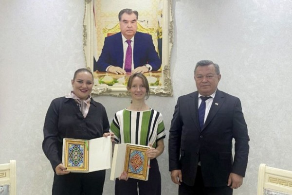 Vohurii_Farhod_Rahimi_bo_namoyandagoni_Bunyodi_avrupoii_maorif_