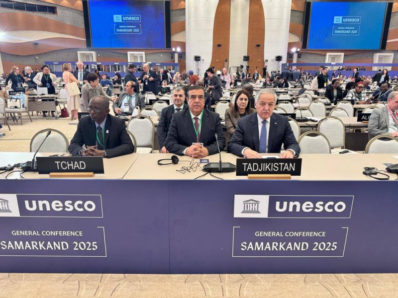 Ishtiroki_-ajati_-um-urii_To-ikiston_dar_Konfronsi_generalii_YUNESKO