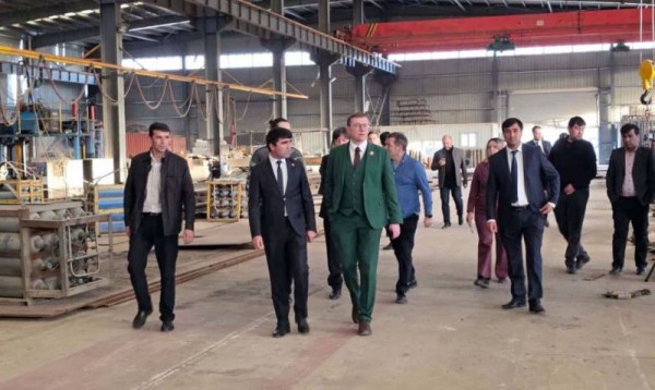 Namoyandagoni_viloyati_Leningradi_Rusiya_bo_korhona-oi_iste-solii_Minta-ai