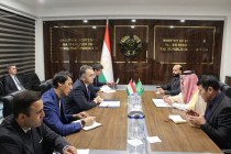 اجتماع في وزارة الطاقة والموارد المائية الطاجيكية مع السفير فوق العادة والمفوض للمملكة العربية السعودية