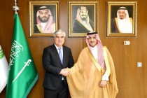 اللقاء بين وزير المالية الطاجيكي والمدير العام للصندوق السعودي للتنمية في الرياض