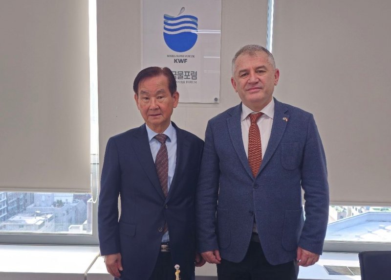 Vohur-_bo_Prezidenti_Forumi_obi_Koreya_Kyul-o_Kvak