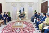 لقاء بين رئيس وزراء باكستان ووزيرة الثقافة الطاجيكية خلال فعاليات أيام الثقافة الطاجيكية في باكستان