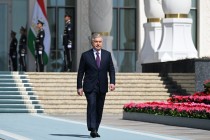 إستقبال رئيس الدولة فى مطار طشقند الدولى