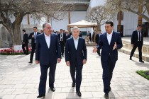 زيارة المواقع التاريخية في مدينة بخارى