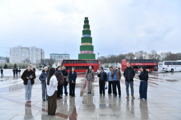 Bozdidi-habarnigoroni-Kirgiziston-az-Majdoni-Istiklol-1