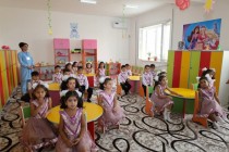 طاجيكستان تخطط لبناء 800 مؤسسة جديدة لرياض الأطفال بحلول عام 2030