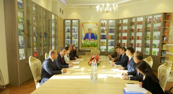 Donishgohi_bajnalmilalii_zabonhoi_horichi-2