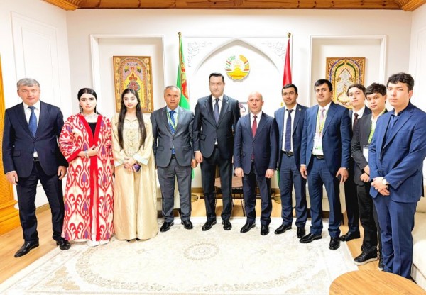Voh-r-_dar_Saforat_dar_arafai_R-zi_-avononi_To-ikiston