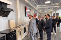 الوفد الطاجيكي يطّلع على إمكانات المؤسسات الصناعية الرائدة في مقاطعة بريست البيلاروسية