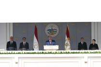 المشاركة في مسيرة سكان مدينة دوشنبه بمناسبة الذكرى الخامسة والثلاثين للاستقلال
