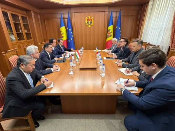 Barguzorii-mashvarat-oi-konsul-bajni-To-ikiston-va-Moldova